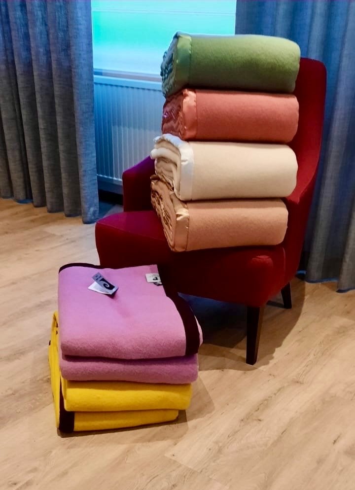 38 NIEUWE WOLLEN DEKENS - Diverse maten en kleuren, Ophalen, Nieuw, Deken of Dekbed, Wol