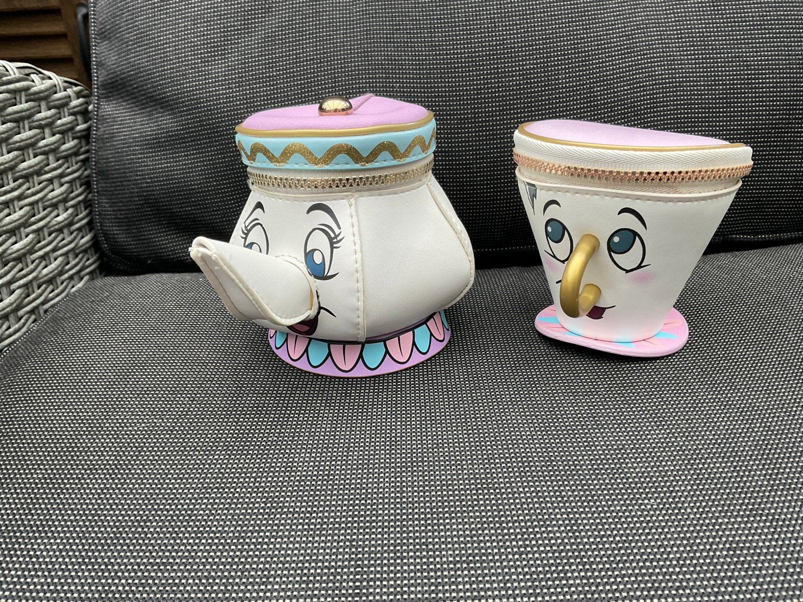 2 zgan gebruikte, niet kapot, Mrs Potts en Chip tasjes, Verzamelen, Disney, Ophalen, Assepoester of Belle, Zo goed als nieuw, Tas, Koffer of Zak