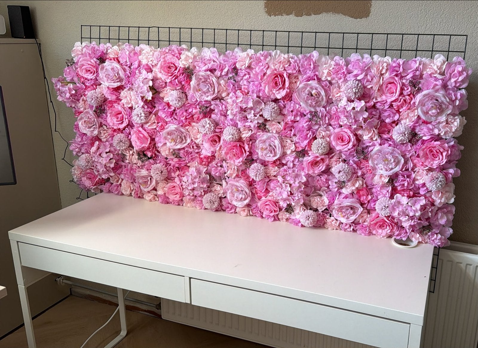 Make-up tafel met roze wand en roze bureaustoel, Gebruikt, 100 tot 150 cm, Hout, 50 tot 100 cm