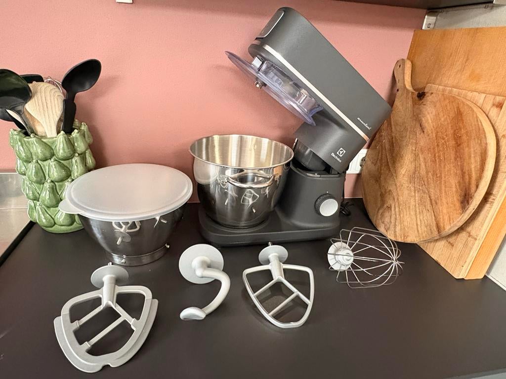 Electrolux Assistent krachtige Keukenmachine 1200W, 4 liter of meer, Ophalen, Zo goed als nieuw, 3 snelheden of meer