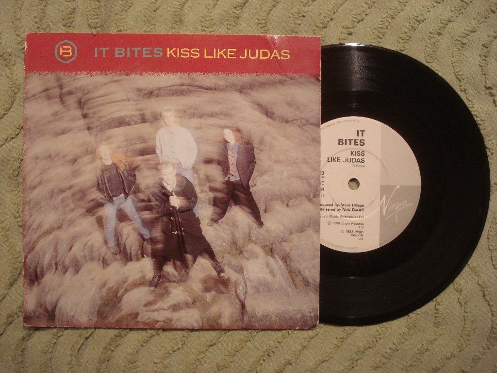 It Bites 7" Vinyl Single: ‘Kiss like Judas’ (UK), Ophalen of Verzenden, Zo goed als nieuw, Pop