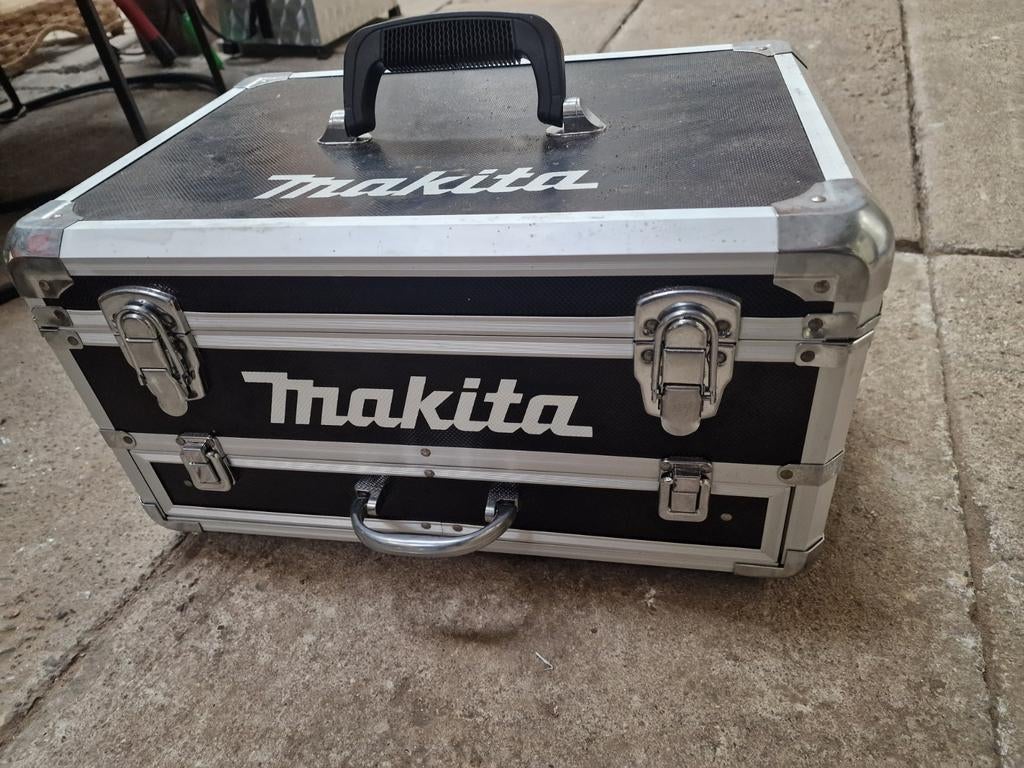 Makita gereedschap koffer aluminium, Ophalen