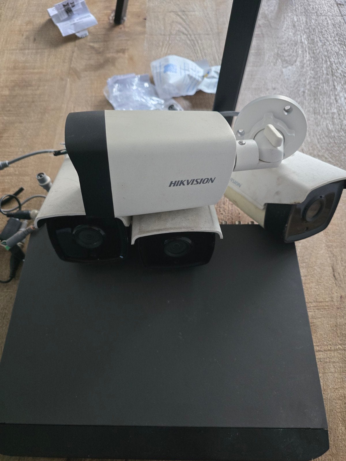Hikvision Cameraset met DVR en 240GB SSD, Ophalen of Verzenden, Gebruikt, Buitencamera