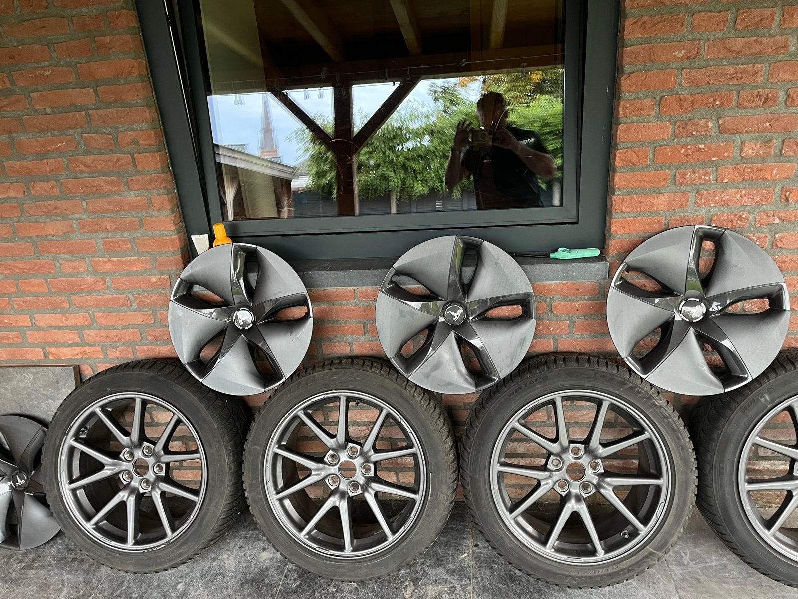 Foto 2 van Tesla Model 3 aero velgen 18 inch+winterbanden+wielkappen