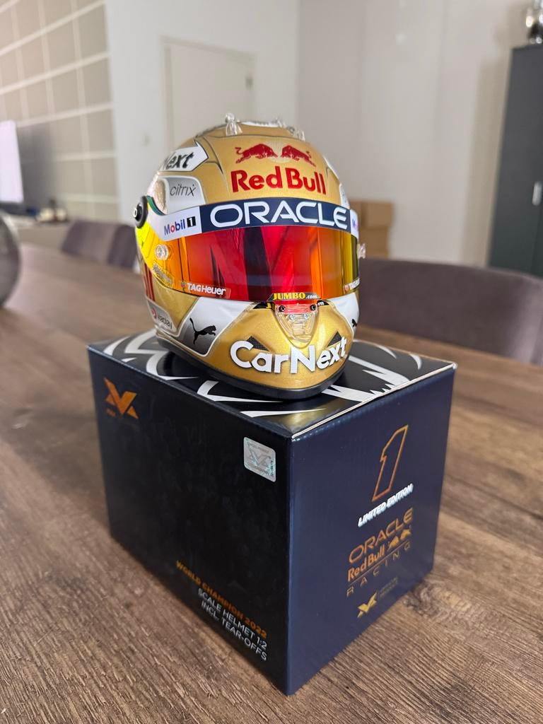Max Verstappen 2022 Wereldkampioen 1:2 Schaalhelm, Ophalen of Verzenden, Zo goed als nieuw, Overige typen