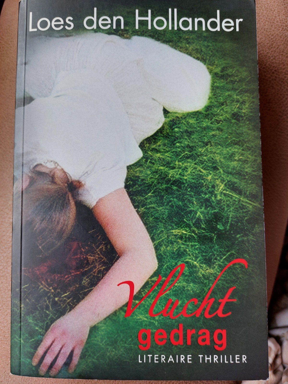 Vluchtgedrag - Loes den Hollander (Literaire thriller), Ophalen of Verzenden, Gelezen, Loes den Hollander, Nederland
