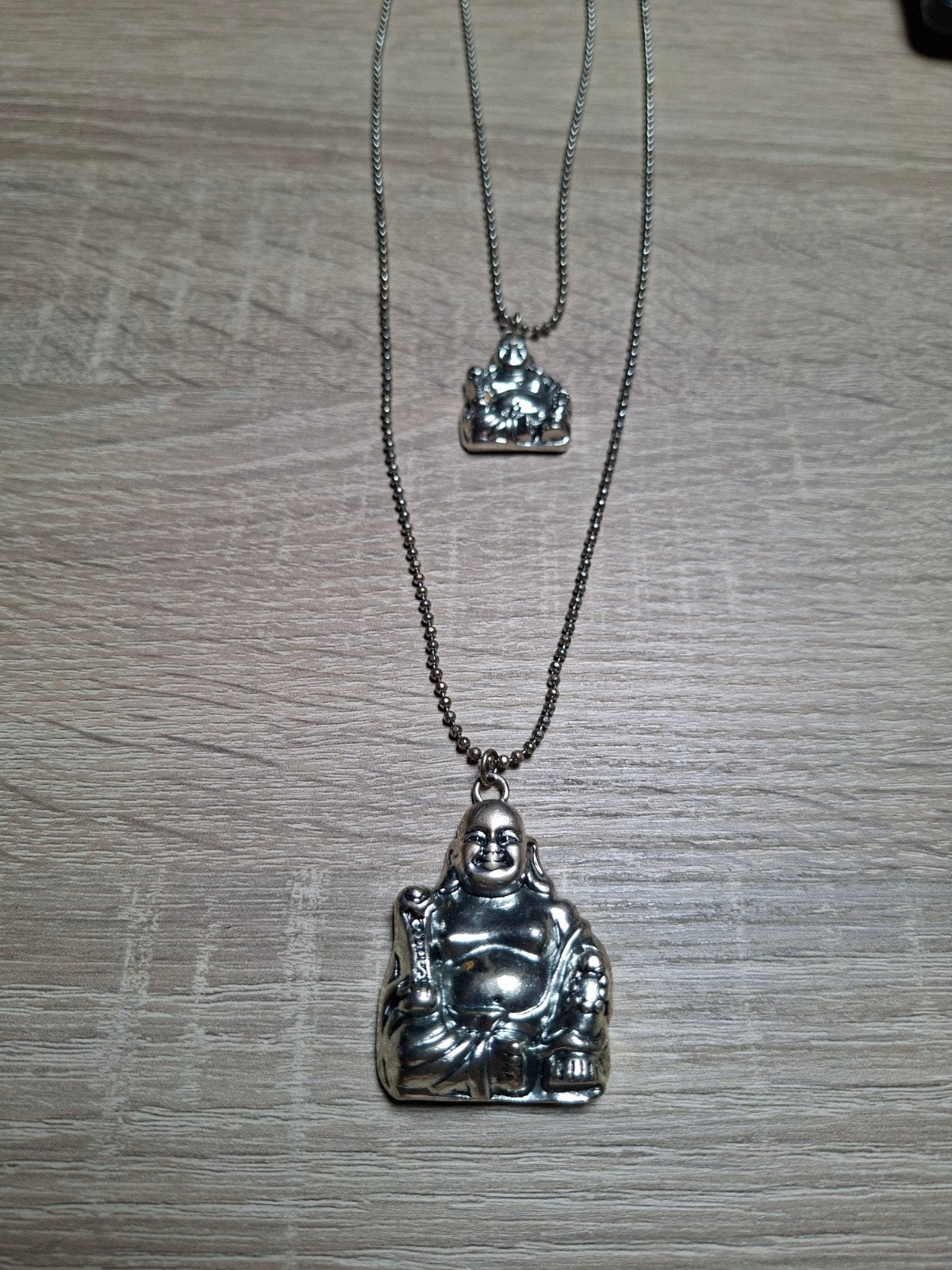 Lange ketting met dubbele Boeddha hangers, Gebruikt, Ophalen of Verzenden, Zilver, Overige materialen
