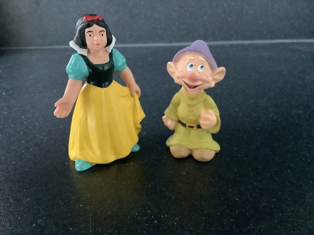 Sneeuwwitje + Dopey Bullyland Disney 6,5 en 5,5 cm hoog 3,--, Ophalen of Verzenden, Zo goed als nieuw