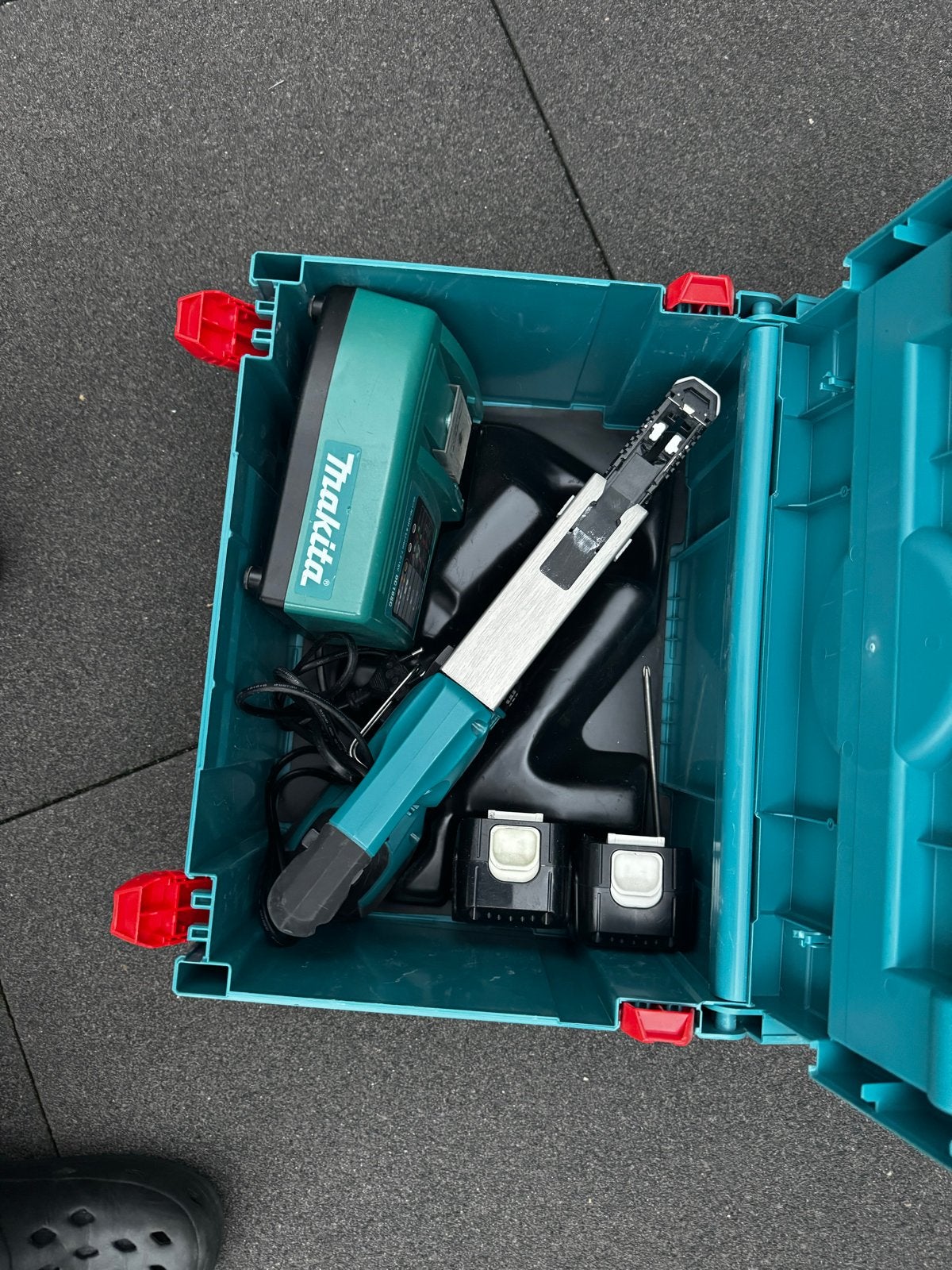 Makita Accu Schroefautomaat 14,4V Compleet met 2 Accu's