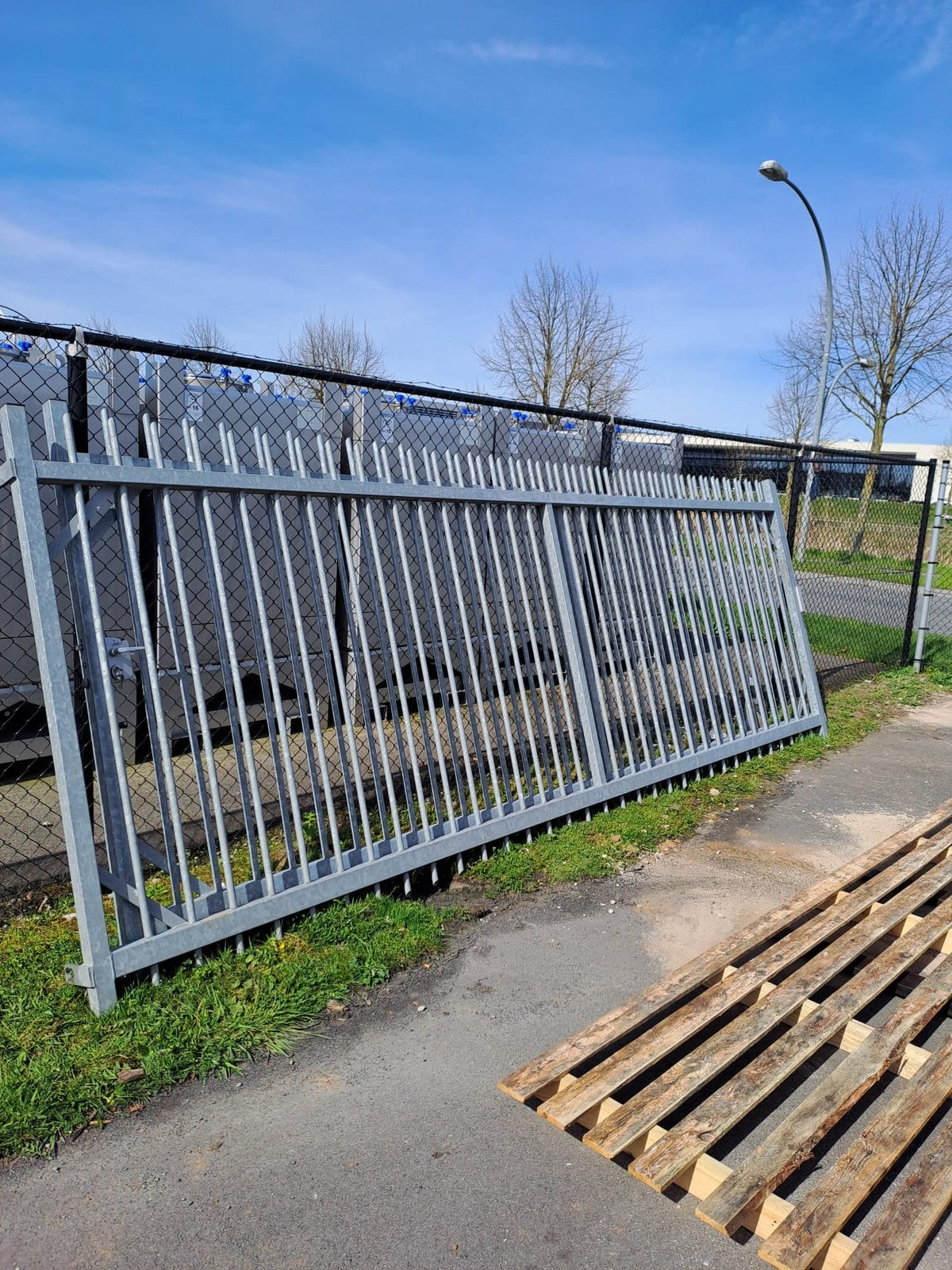 Ijzeren poort van 2 delen van 5,22 x 1,90cm, Ophalen, Zo goed als nieuw, IJzer, Sierhekwerk