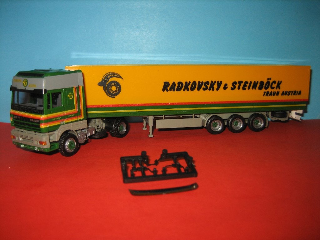 Radkovsky  Austria  DAF 95 met oplegger  AWM, Hobby en Vrije tijd, Modelauto's | 1:87, Ophalen of Verzenden, Zo goed als nieuw
