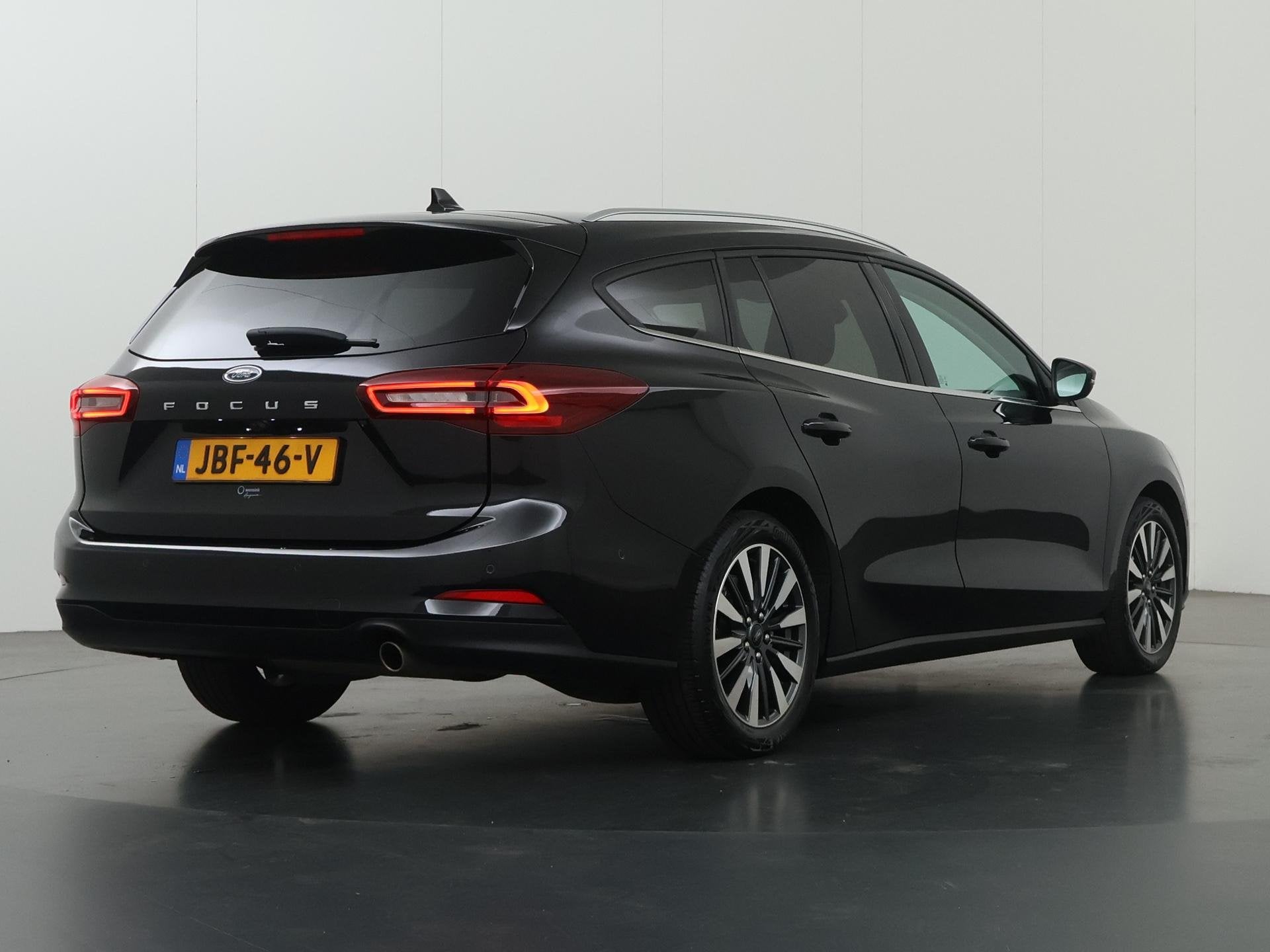 Ford Focus Wagon 1.0 EcoBoost Hybrid Titanium X | Winterpakk, Auto's, Gebruikt, Zwart, Origineel Nederlands, Handgeschakeld
