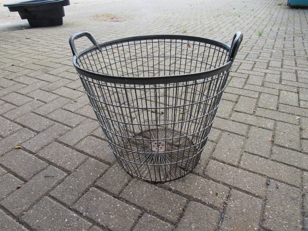 Metalen korf, Ophalen