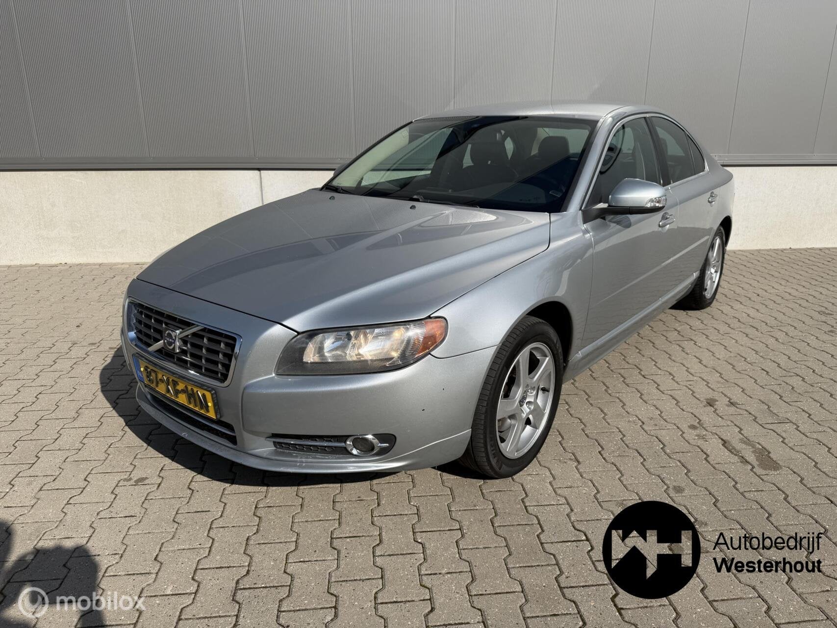 Volvo S80 2.5 T Momentum AUTOMAAT|NAVIGATIE|STOELVERWARMING, Auto's, 2521 cc, Bedrijf, Adaptive Cruise Control, Sedan