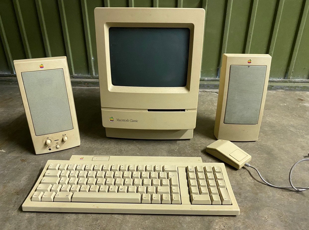 Apple Macintosh Classic, M0420, toetsenbord, muis, boxen, Ophalen