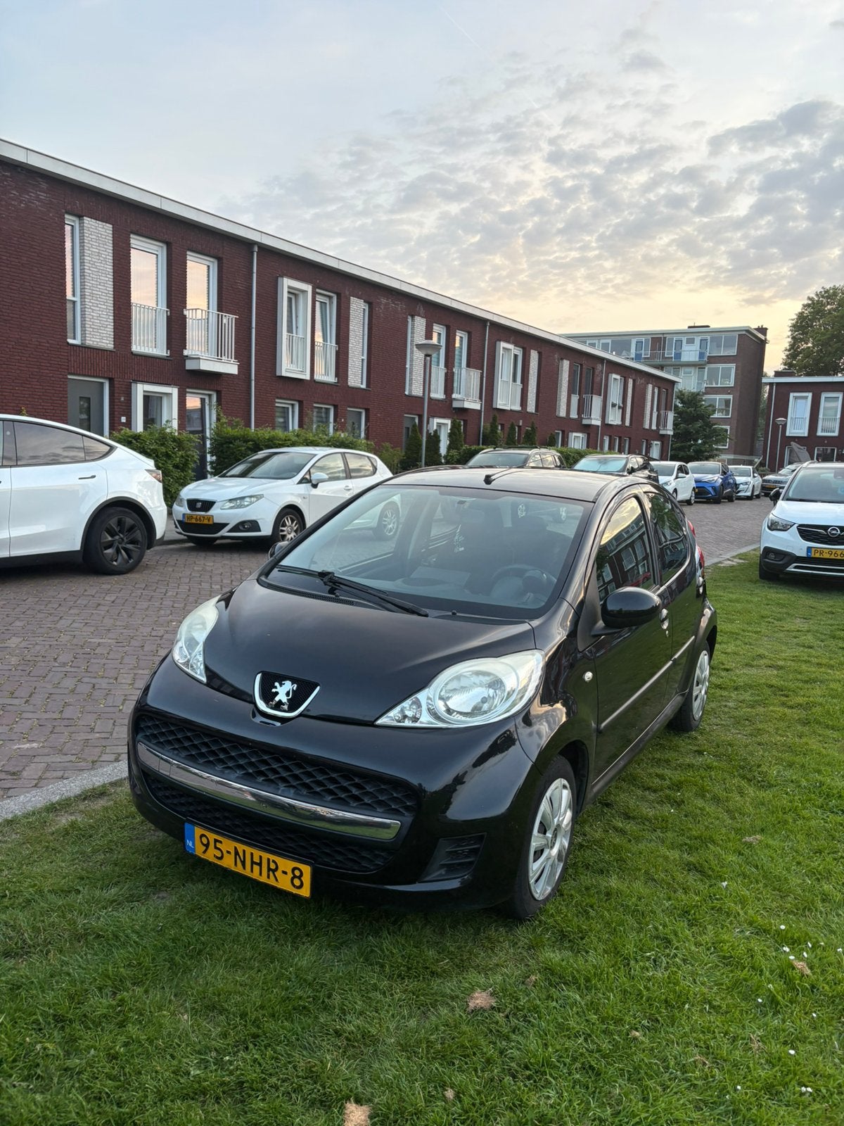 Peugeot 107 1.0 12V 5DR 2009 Zwart, Voorwielaandrijving, 4 stoelen, Handgeschakeld, Particulier