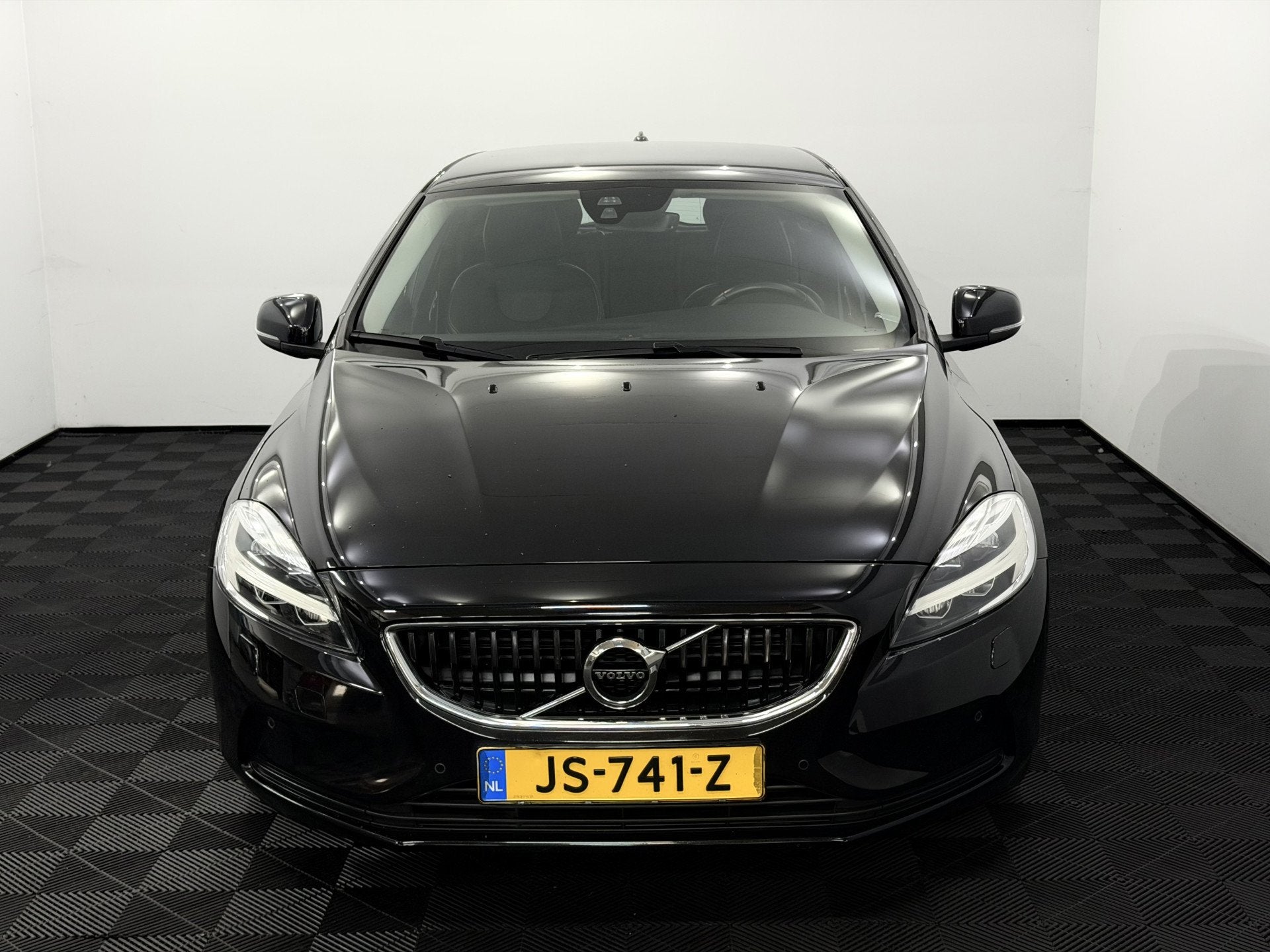 Volvo V40 1.5 T2 Nordic+ Half leder, Parkeersensoren, Navi,, Euro 6, 4 cilinders, 700 kg, Leder en Stof