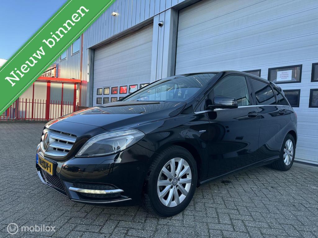 Mercedes B-klasse 180 Ambition/Xenon/Leder/Navi/Cruise/NAP, Voorwielaandrijving, Euro 5, Bi-Xenon koplampen, Gebruikt