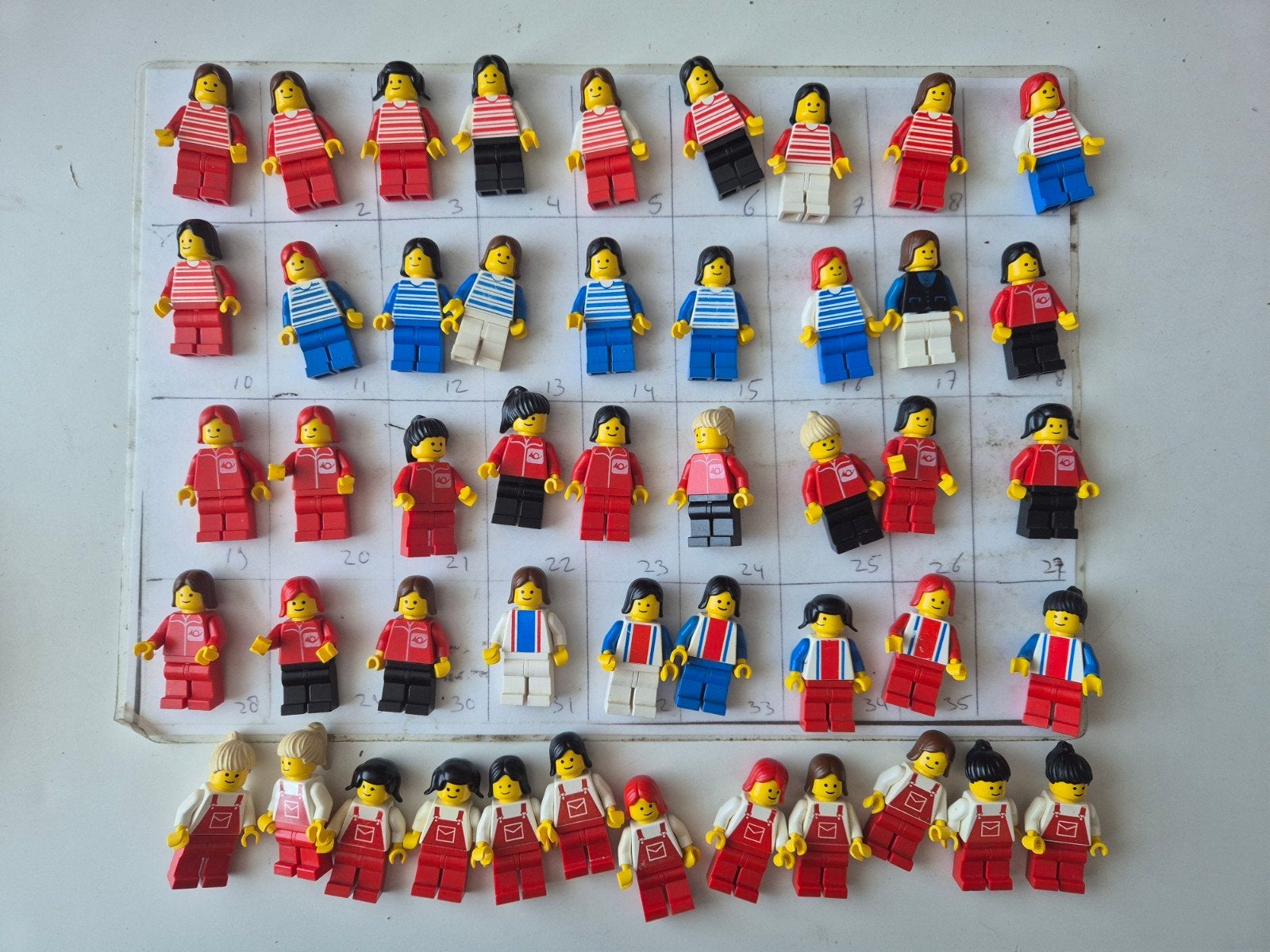 Lego vvr2 div vintage vrouw town poppetjes boerin postbode, Ophalen of Verzenden