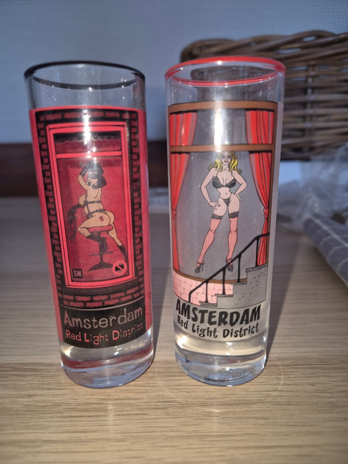 2 shot glaasjes van de red light district., Verzamelen, Glas en Borrelglaasjes, Ophalen