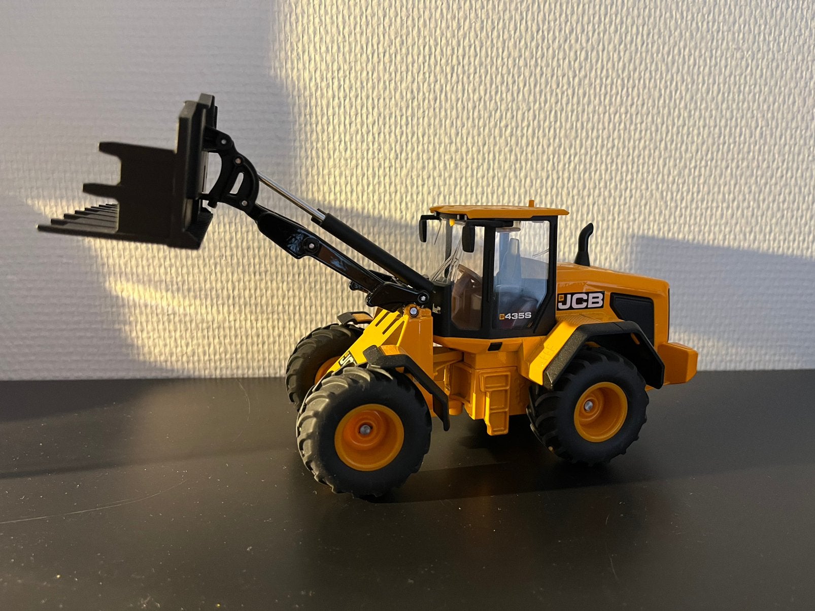 JCB 435S siku 1:32, Hobby en Vrije tijd, Ophalen of Verzenden, Zo goed als nieuw, Tractor of Landbouw, SIKU