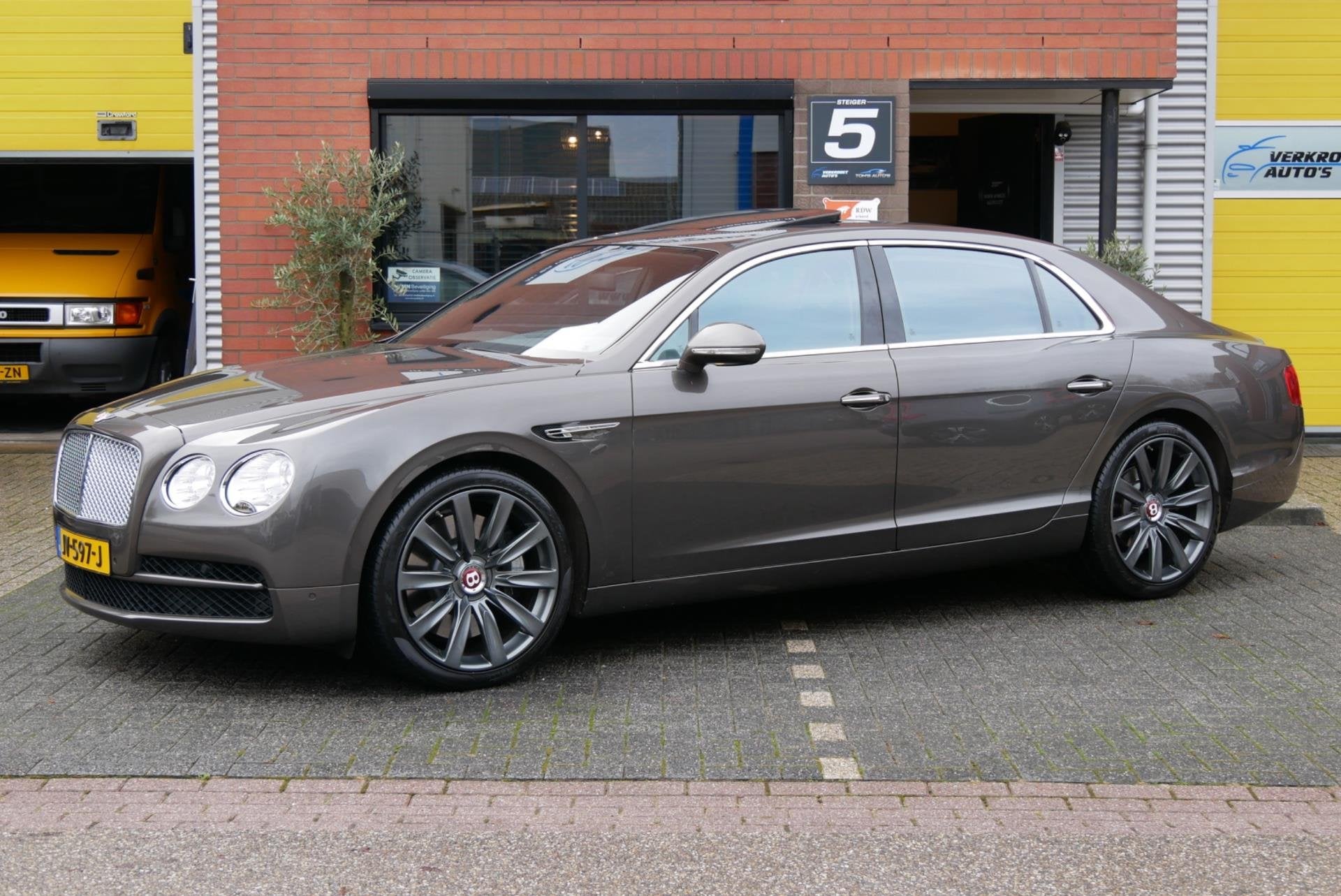 Bentley Flying Spur 4.0 V8. zeer compleet dealer onderhouden, Auto's, Bentley, Automaat, Euro 5, Gebruikt, Bi-Xenon koplampen