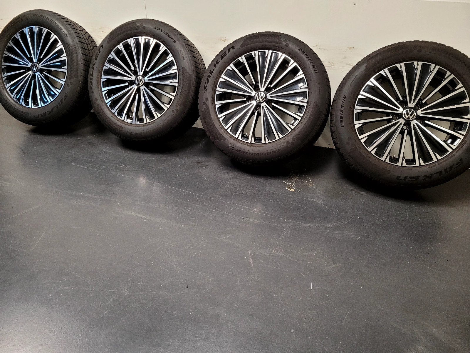18 inch VW TIGUAN velgen 235 55 18 Winter 8MM Seat skoda, Ophalen, 18 inch, Banden en Velgen, Nieuw