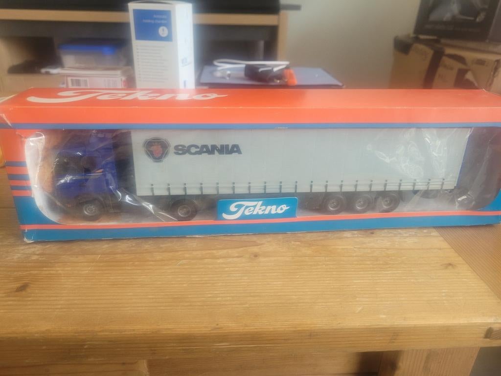 Scania met demo oplegger, T, Nieuw, T, Tekno