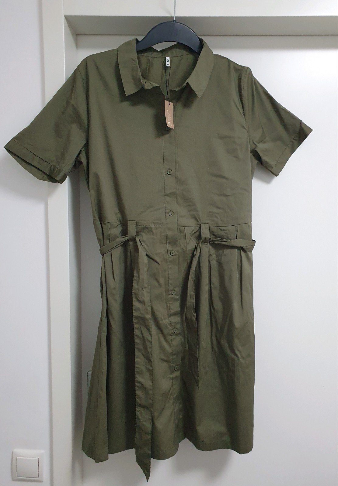 JDY Kaki groen Jurk Maat 40 - Nieuw met label, Kleding | Dames, Maat 38/40 (M), Nieuw, Ophalen of Verzenden, Knielengte