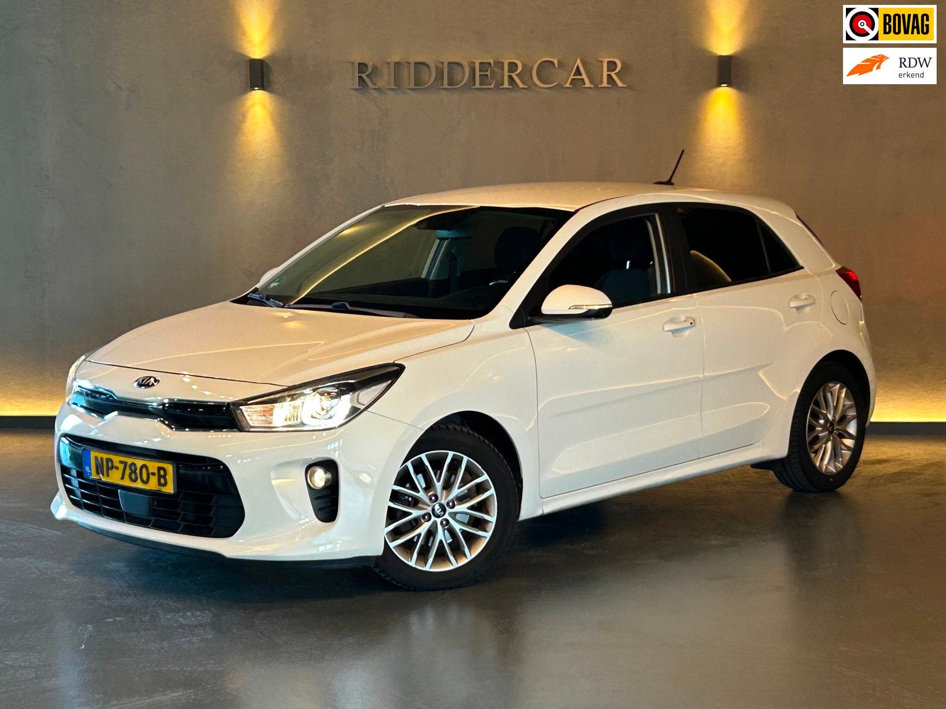 Kia Rio 1.0 TGDI First Edition|CRUISE|NAVI|KEYLESS|PARKSENS|, Auto's, Voorwielaandrijving, 450 kg, Gebruikt, Euro 6