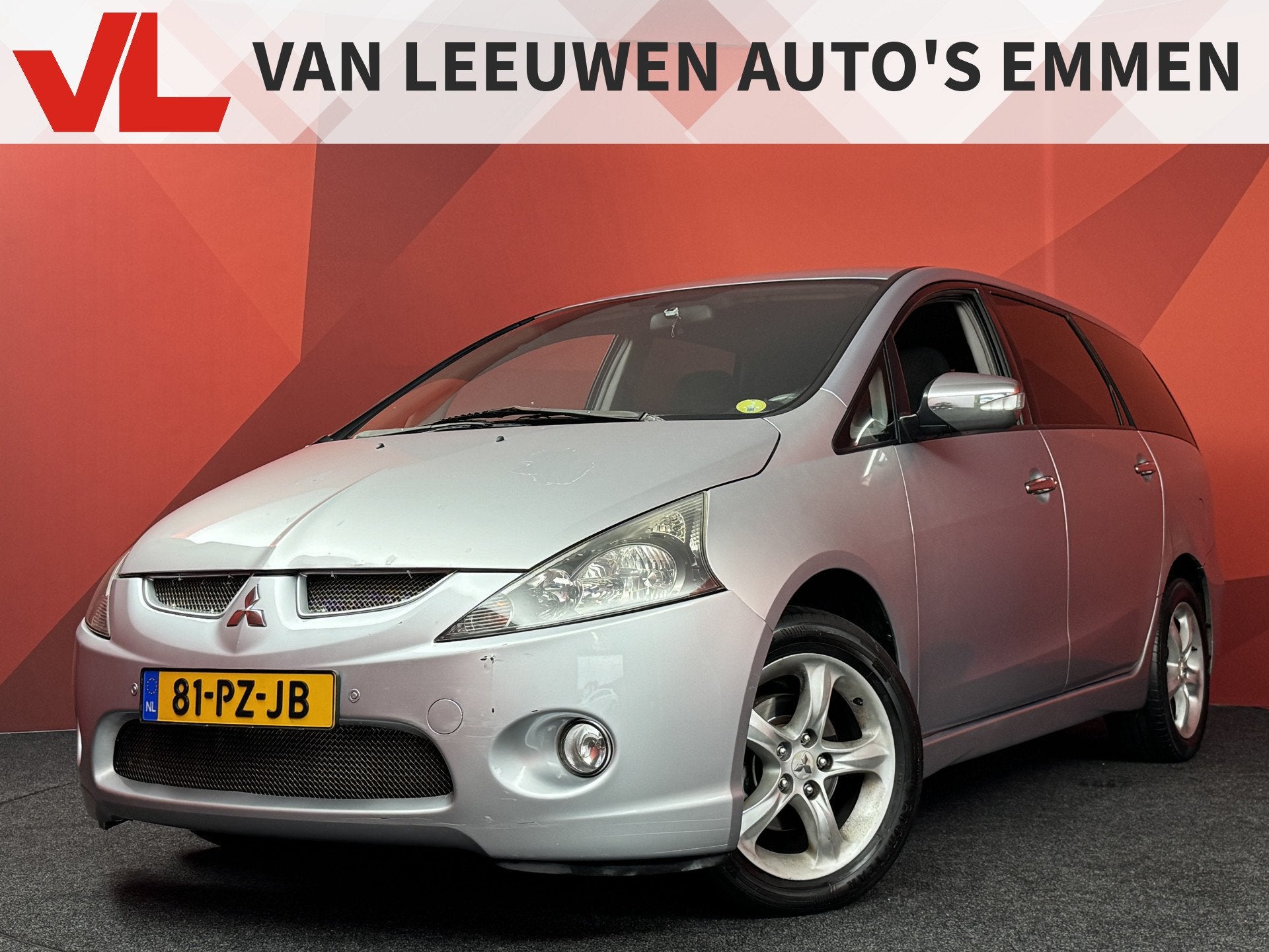 Mitsubishi Grandis 2.4-16V Intense | APK 17-08-2027 | Inruil, Auto's, Verwarmde buitenspiegels, Stof, Zwart, 7 stoelen