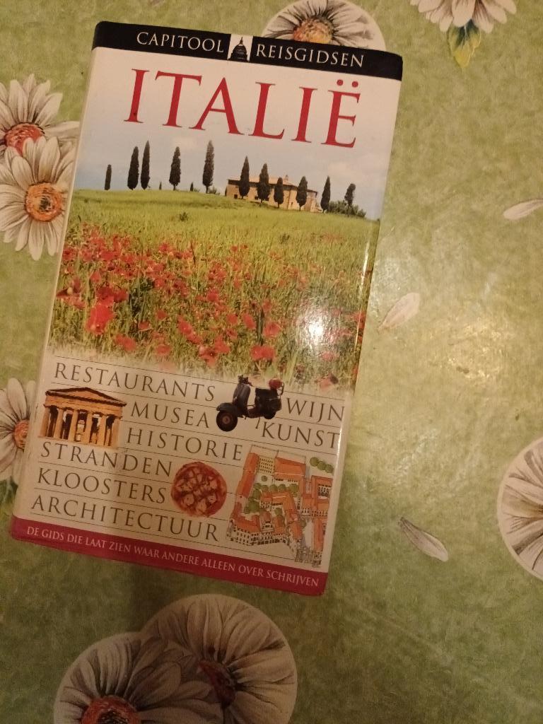 Italie Capitool reisgids. Rome Sardinie Napels Florence, Capitool, Europa, Ophalen of Verzenden, Zo goed als nieuw