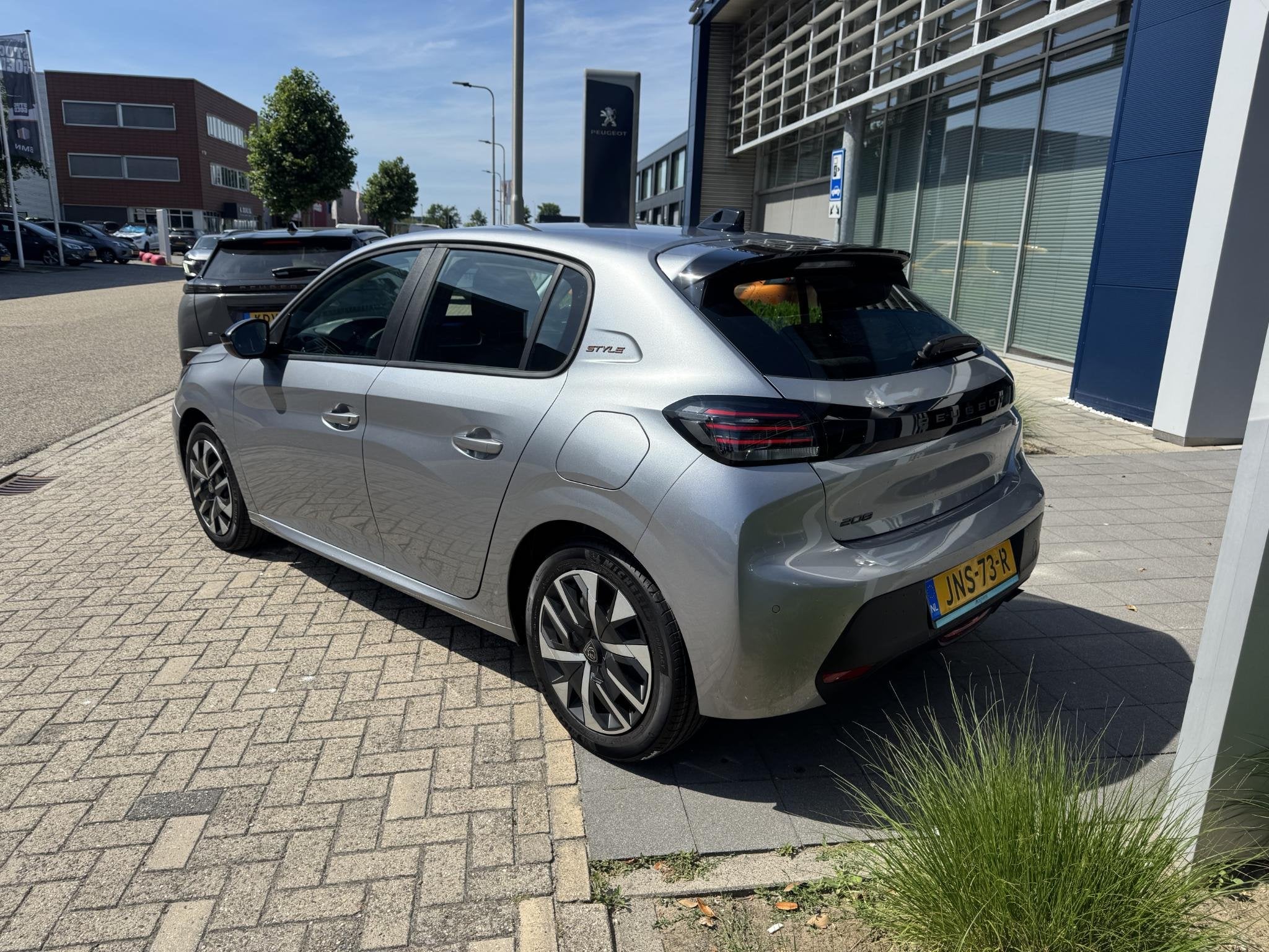 Peugeot 208 1.2 PureTech 100 Style l Nieuwe auto uit voorraa, Voorwielaandrijving, Euro 6, Parkeersensor, Origineel Nederlands