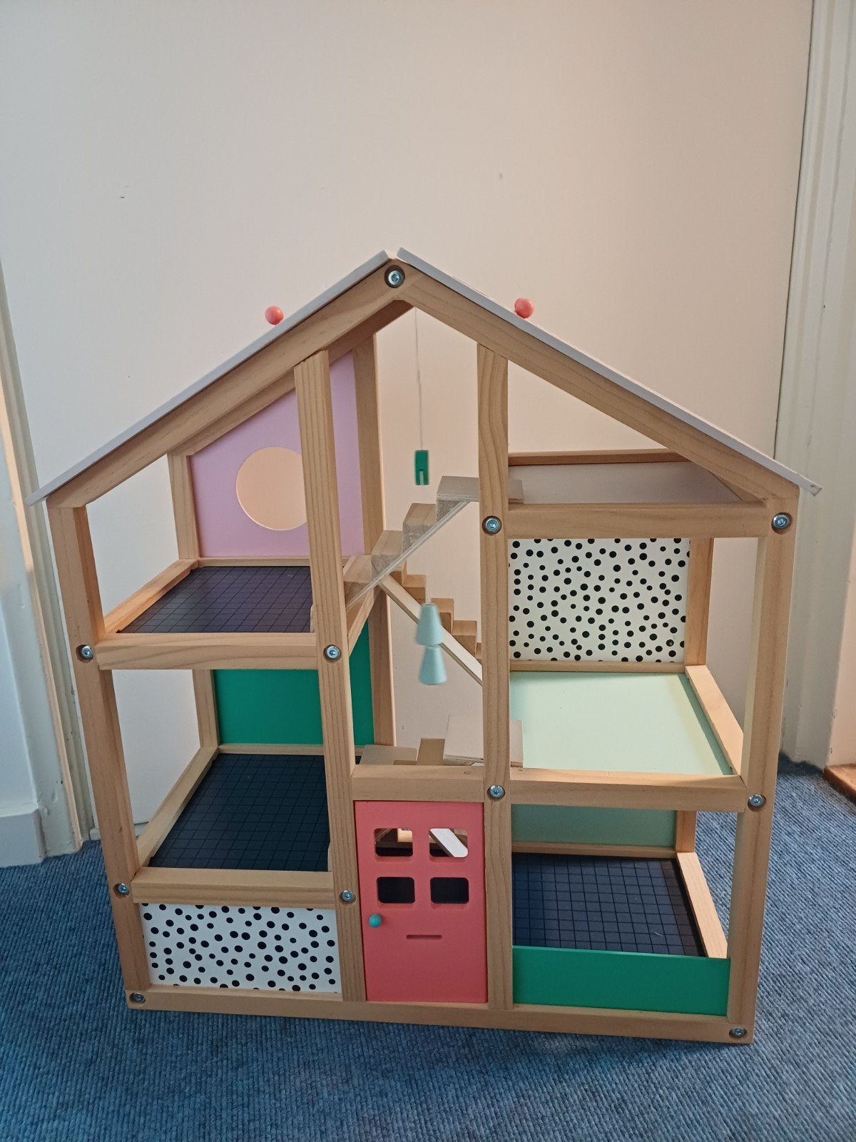Hema Poppenhuis met meubels en poppen, Ophalen, Zo goed als nieuw, Poppenhuis