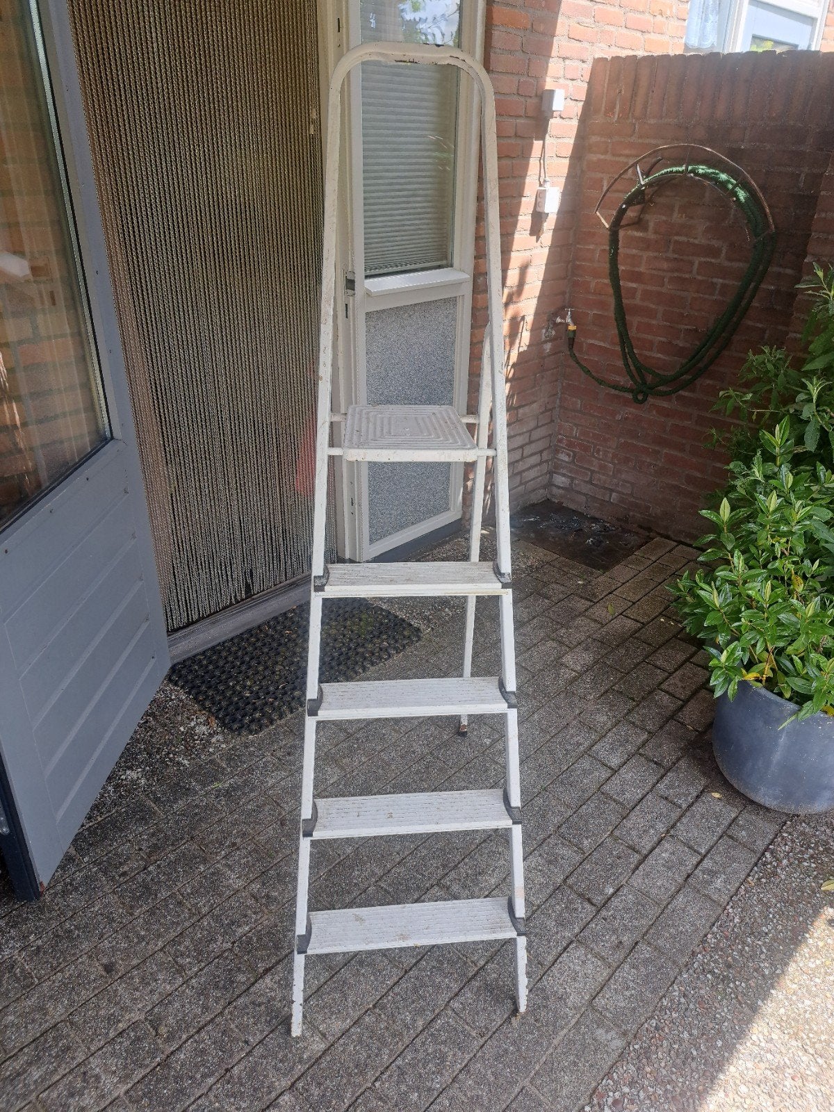 Metalen trapje / huishoudtrap - 185 cm hoog, Doe-het-zelf en Verbouw, Ladders en Trappen, Ophalen, Gebruikt, Trap, Minder dan 2 meter