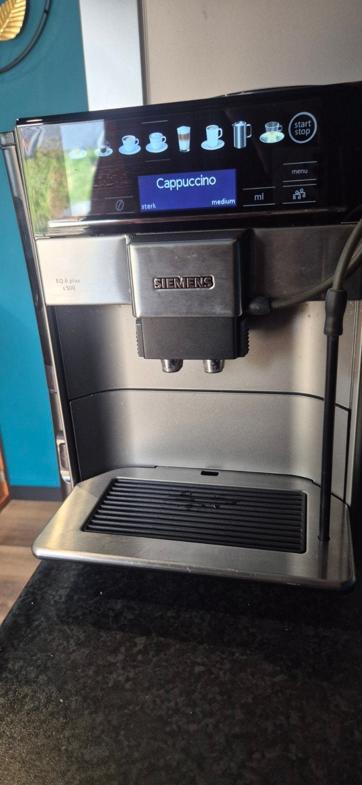 Siemens EQ6 plus s500 volautomatisch, Ophalen, Koffiemachine, Zo goed als nieuw, Afneembaar waterreservoir
