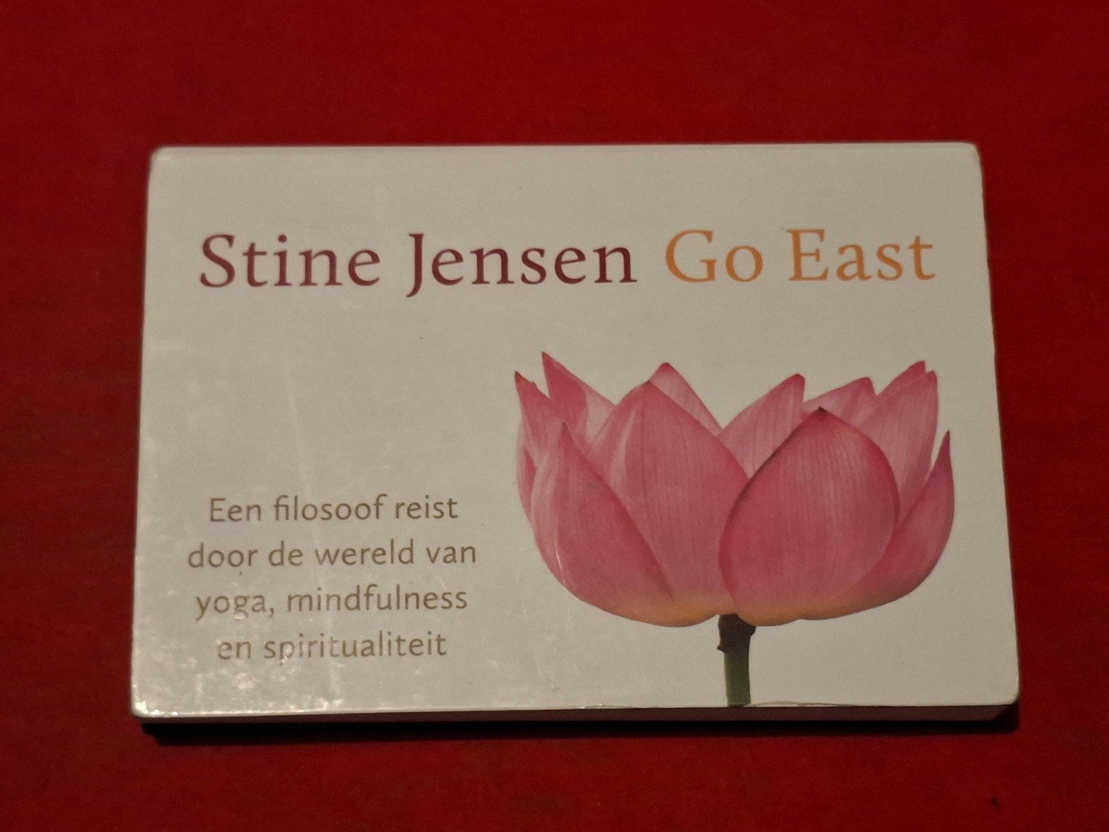 Dwarsligger 444: Go East - Stine Jensen (keurige staat), Ophalen of Verzenden