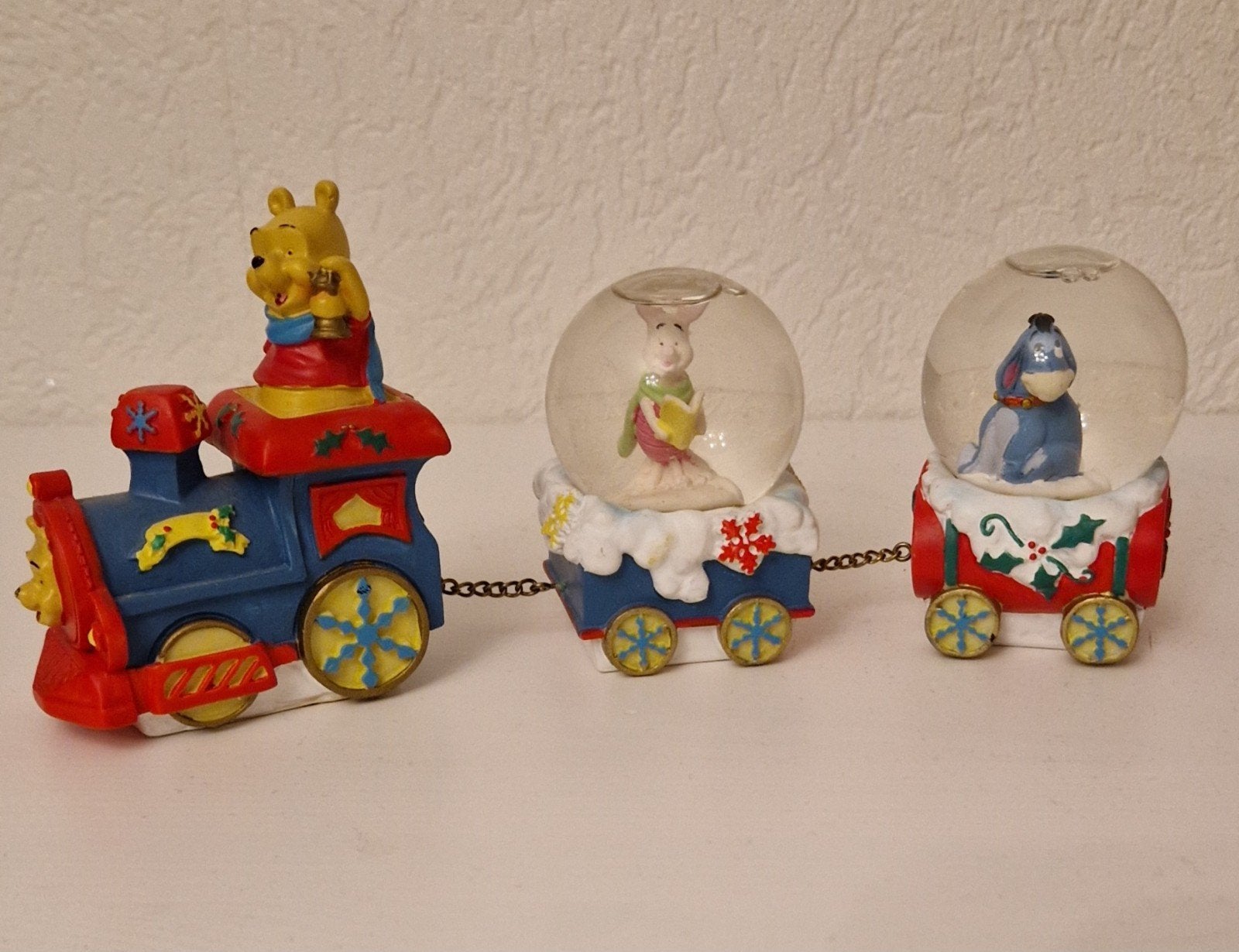Leuk trein snowglobe met winnie.tijgertje.knorretje, Verzamelen, Ophalen of Verzenden, Winnie de Poeh of vrienden, Zo goed als nieuw