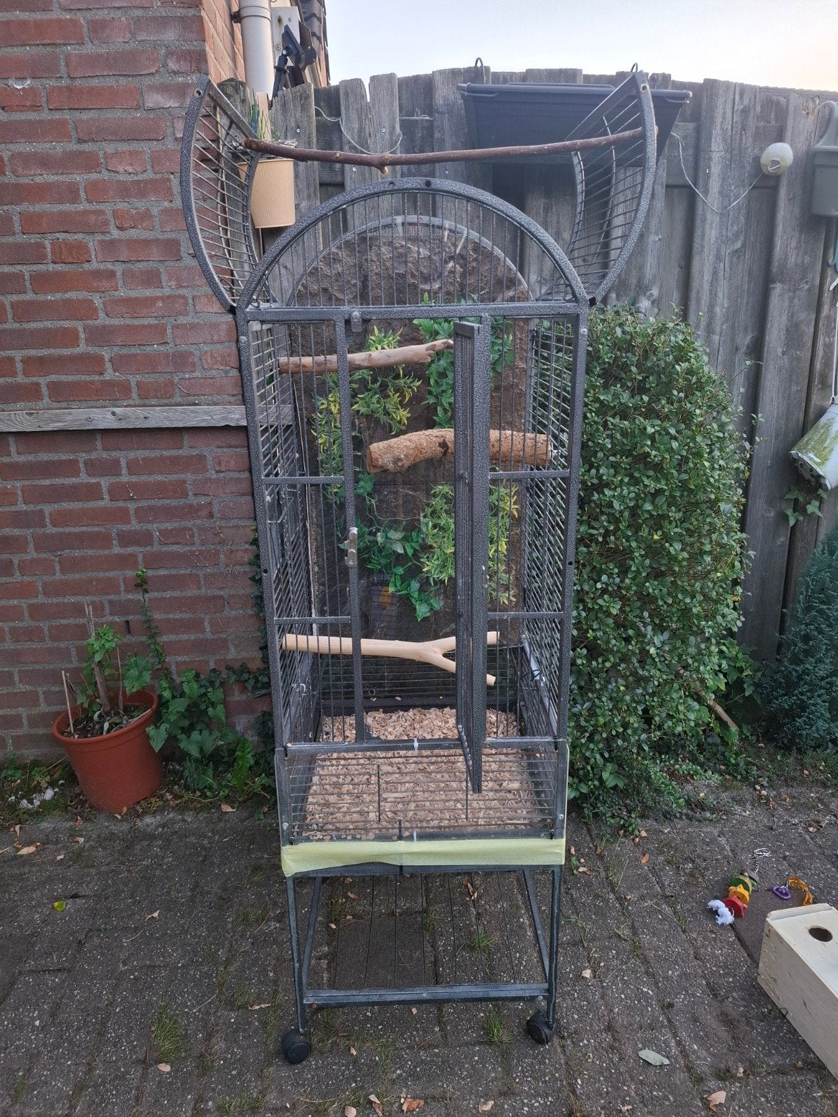 Vogelkooi op wielen – compleet met plexiglas, speelbovenkant, Ophalen, Gebruikt, Metaal, Vogelkooi