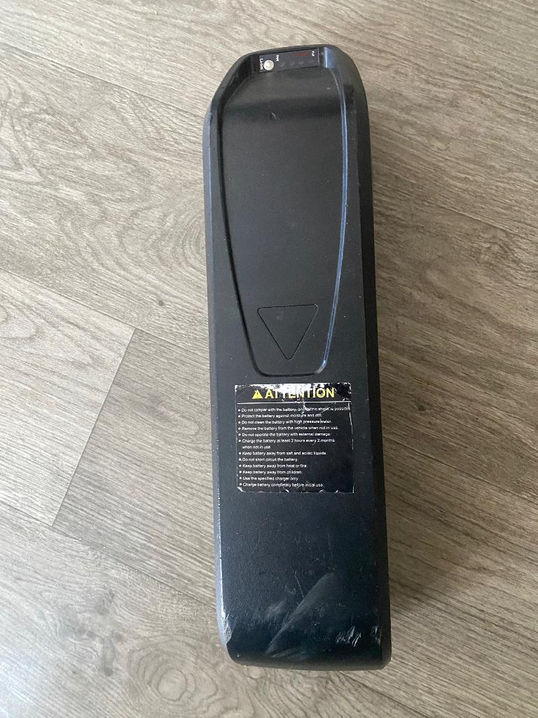 Ouxi v8/v20 accu 2 sleutels, Ophalen of Verzenden, Zo goed als nieuw