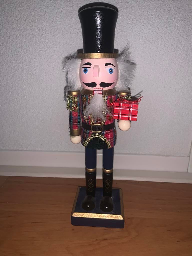 Decoratieve notenkraker met Schots ruitpatroon, Ophalen of Verzenden, Zo goed als nieuw