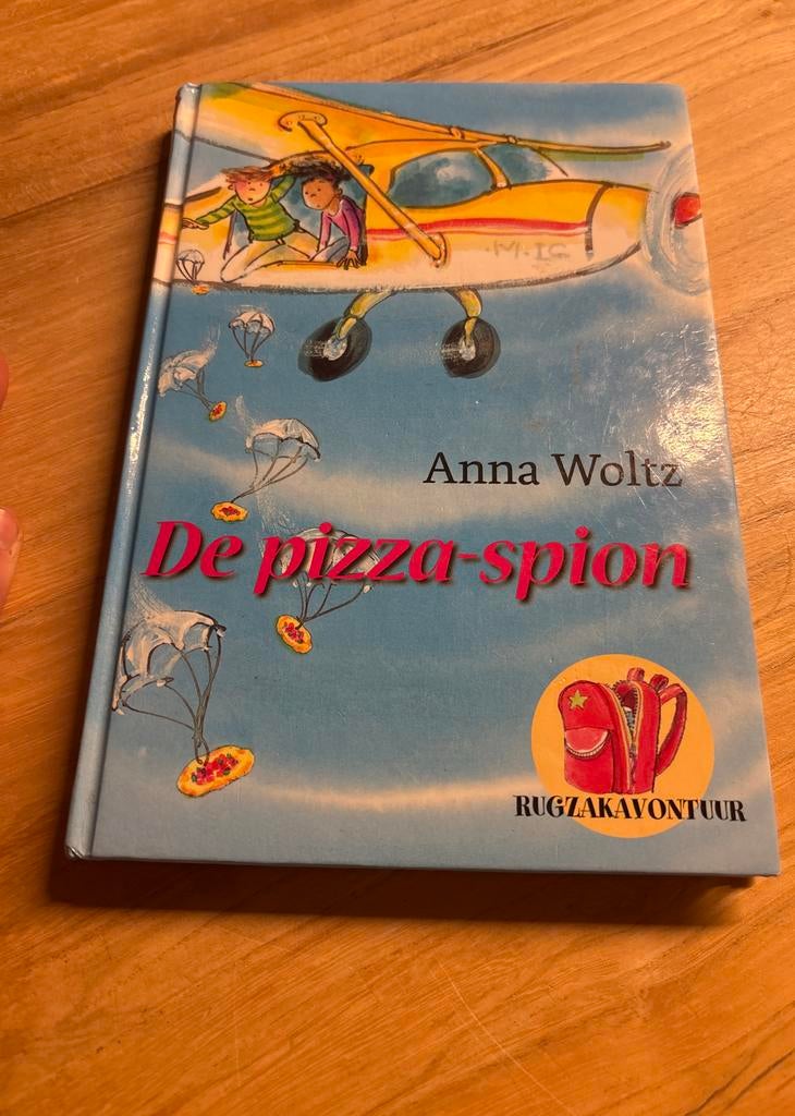 De pizza-spion - Anna Woltz, Ophalen of Verzenden, Gelezen, Fictie algemeen