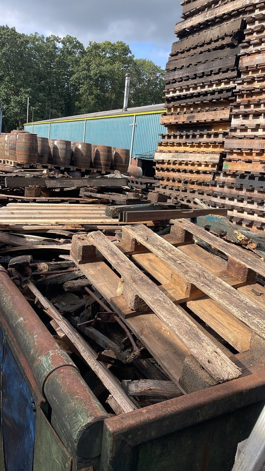 Gratis haardhout en oude pallets, 6 m³ of meer, Ophalen of Verzenden, Overige houtsoorten, Blokken