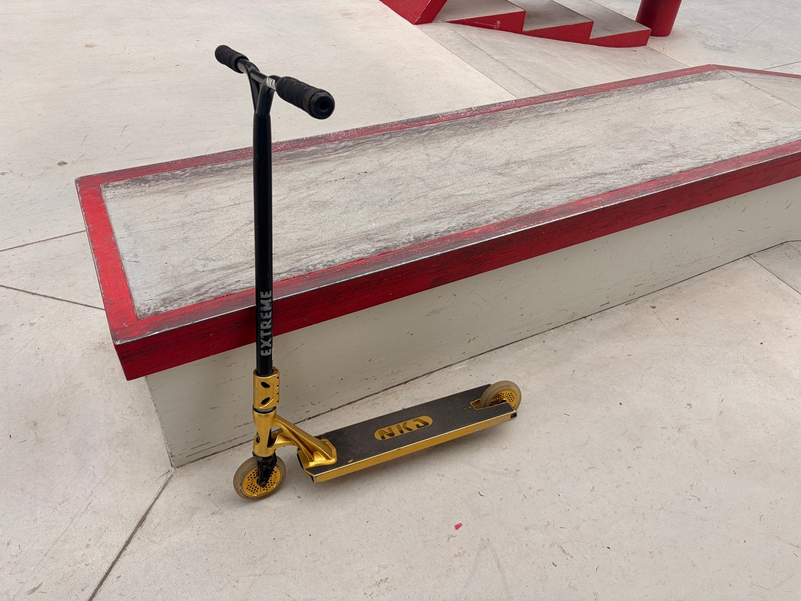 Nkd Extreme Stuntstep - Goud/Zwart nieuwprijs 460 euro, Fietsen en Brommers, Steps, Ophalen, Gebruikt, Overige typen
