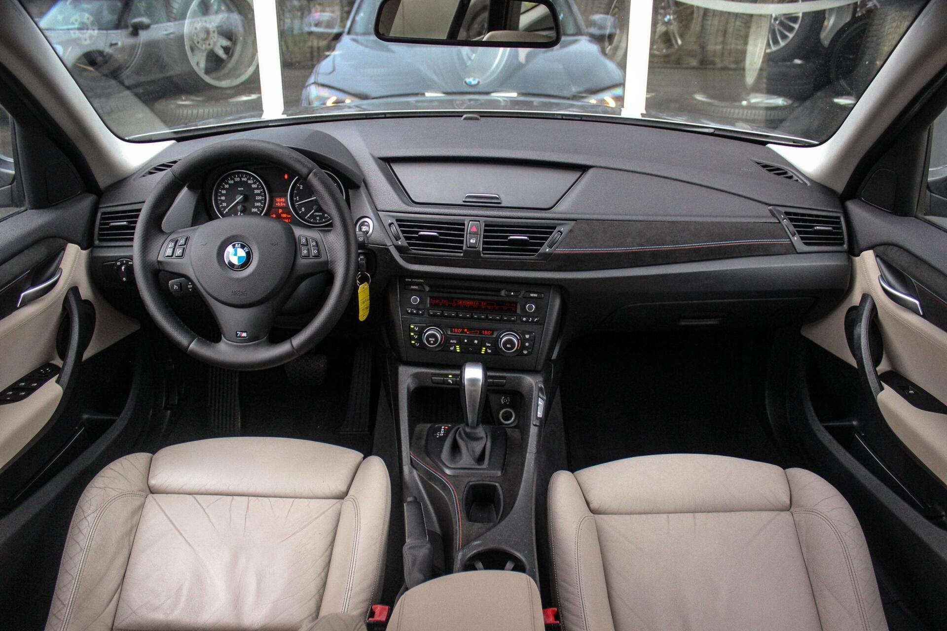 BMW X1 E84 sDrive18i Executive M-sport | M-pakket | Automaat, Euro 5, Achterwielaandrijving, Beige, 4 cilinders