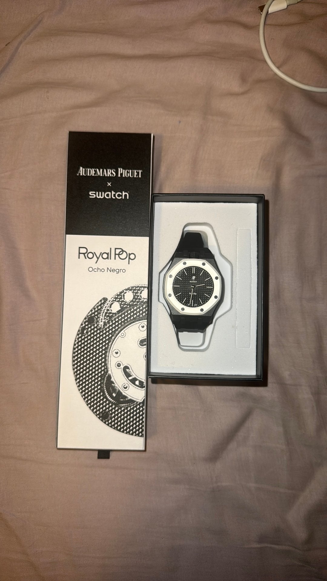 Ap x Swatch Royal Pop Ocho Negro met band, Nieuw, Ophalen of Verzenden, Kunststof, Zakhorloge
