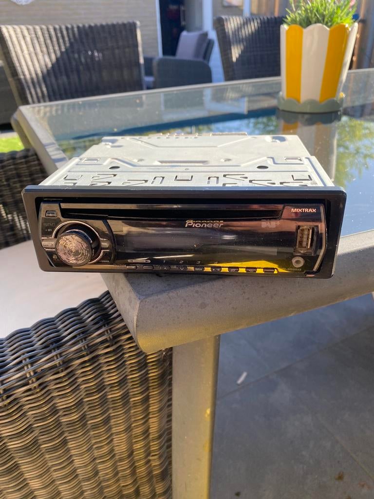 Auto radio Pioneer Usb DAB 50 euro, Ophalen of Verzenden, Zo goed als nieuw