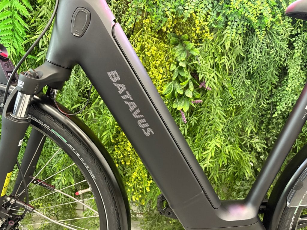 NIEUW! Batavus Finez 2026 | BOSCH SMART | BELT | €3724,- NU:, Batavus, Nieuw, Accell Group B.V., Info@accell-group.com