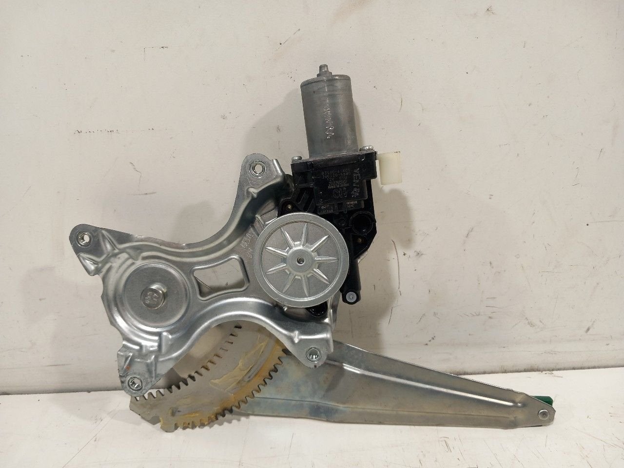 Raammechaniek elektrisch rechts achter Suzuki Ignis, Onderdelen@venauto.nl, Van der Ven Autorecycling B.V., Gebruikt, Ettenseweg 76, 4706 PB Roosendaal, The Netherlands
