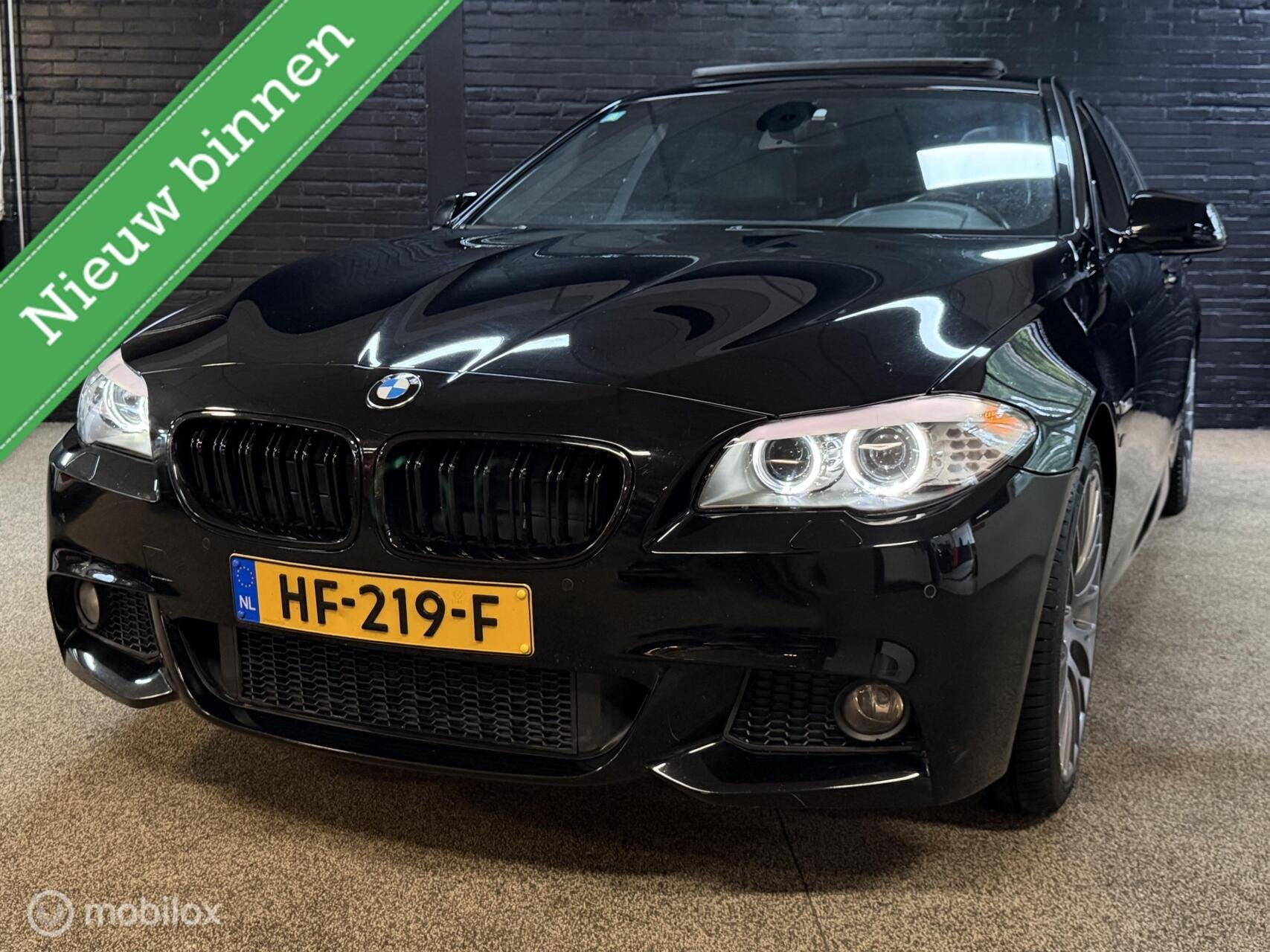 BMW 5-serie Touring 530i High Executive M PAKKET PANO LEDER, Auto's, Euro 5, Gebruikt, Zwart, 2000 kg